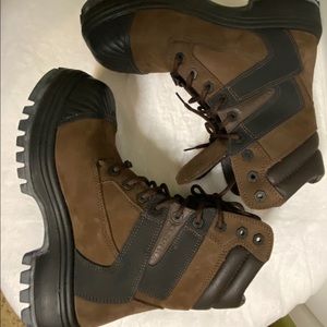 Men’s/Women’s Italian Cofra composite toe boots.